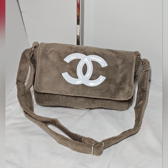 NEW Chanel beauty Precision Crossbody Bag with Adjustable Strap - Picture 7 of 15
